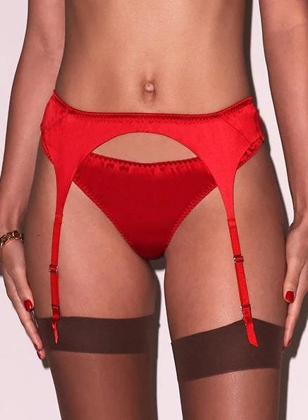 Luxe Classic Garter Belt